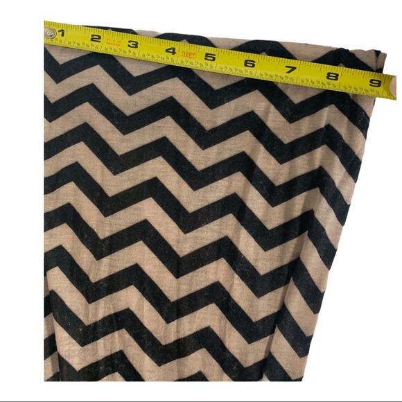 Chevron stripe infinity scarf Black tan - Picture 3 of 3